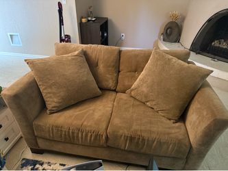 Couch / Loveseat