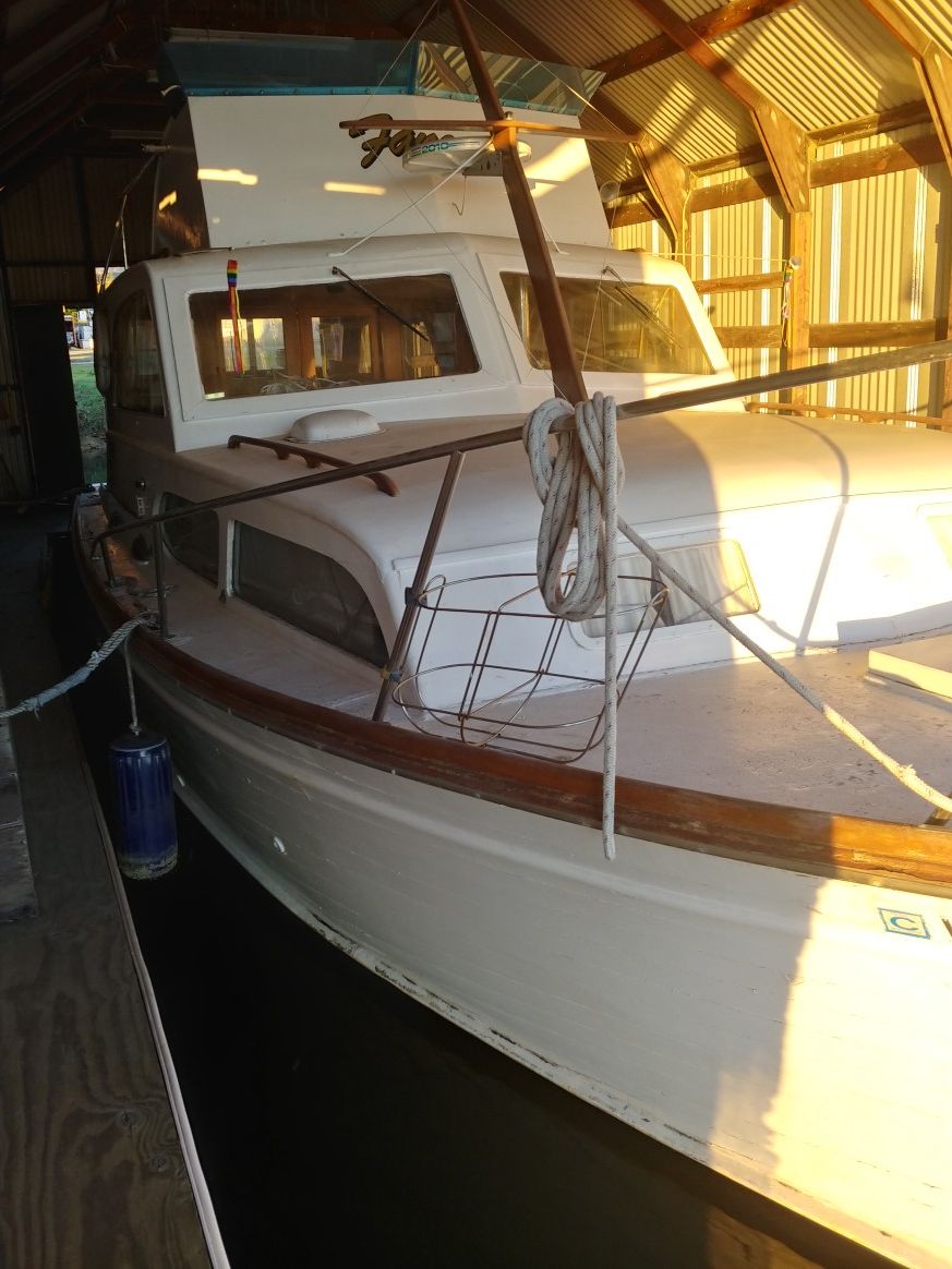 1963 Pacemaker Cabin Cruiser Wooden boat for Sale in Tacoma, WA - OfferUp