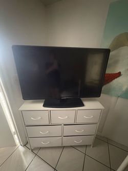 Tv with dresser