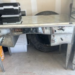 Vanity And Dresser Set 