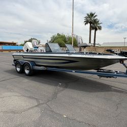 1989 Astra glass 20 foot bass and ski boat Johnson 200 HP
