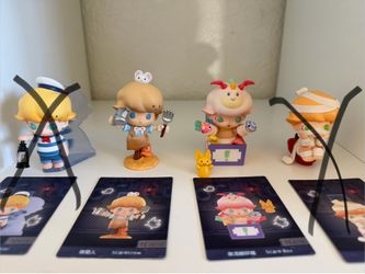 Popmart figures