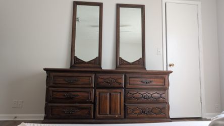 Dresser With Two Mirrors