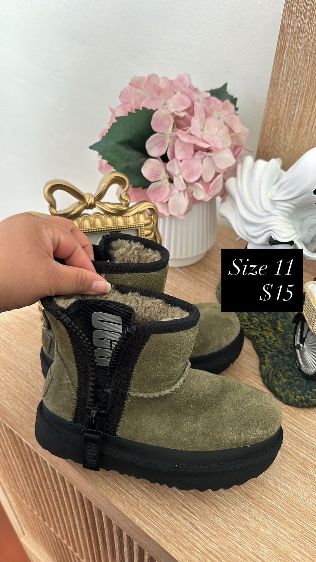 Uggs (GIRL BOOTS)