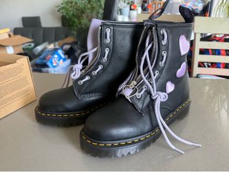Dr. Martens Heart Cutout Leather Boots – Black/Lilac – Women’s