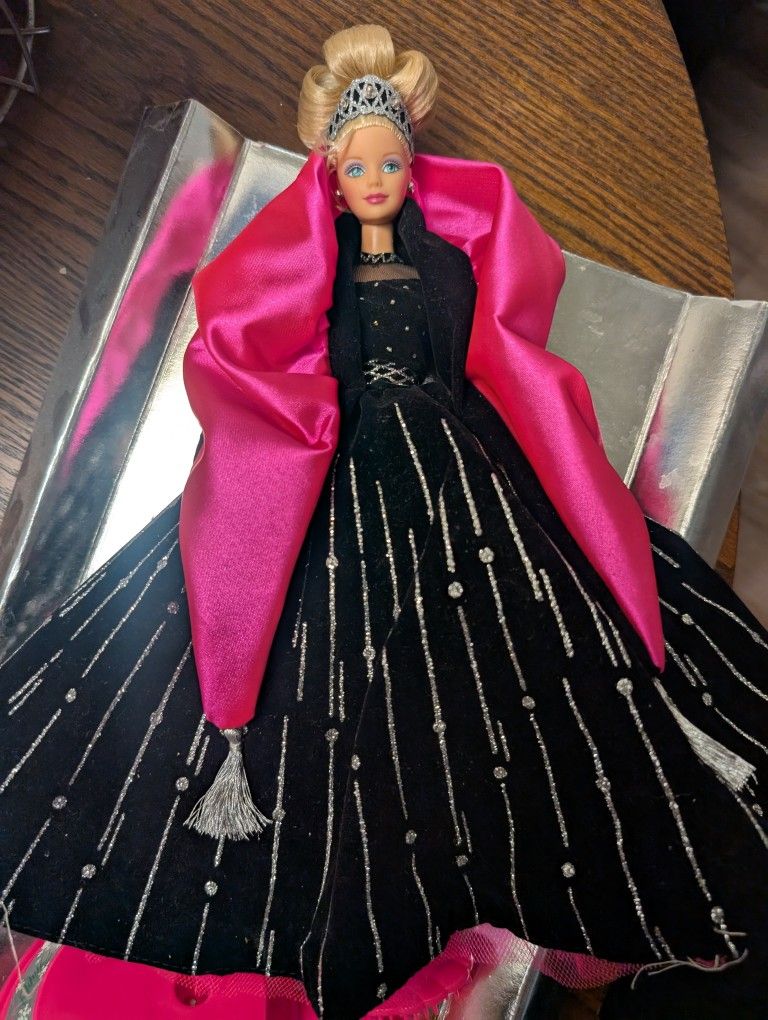 1998 Happy Holidays Special Edition Barbie doll