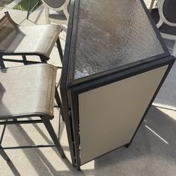 Bar With 2 Barstools 