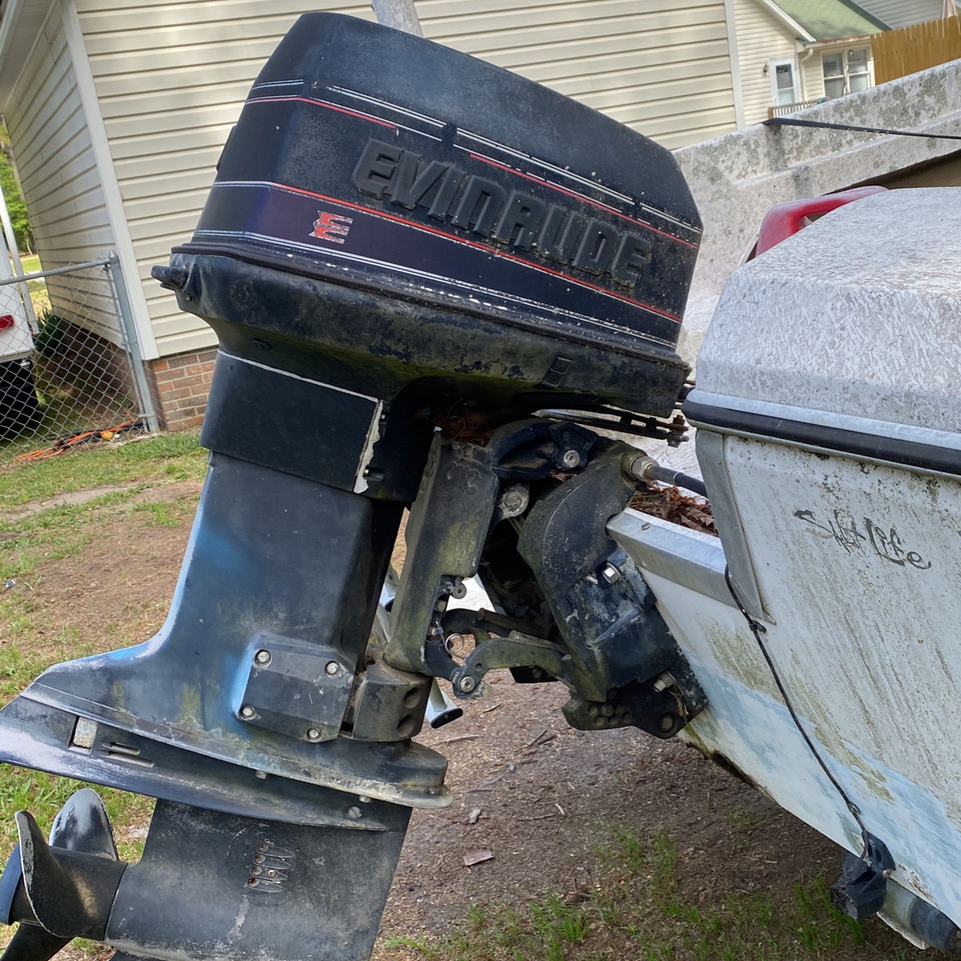 Photo 90 HP Evinrude Comes with free boat and trailer