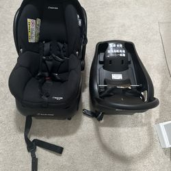 Maxi cosi Infant Car Seat/black And 2 Bases