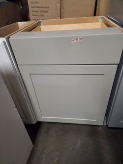 Gray Shaker Base Cabinet with Drawer