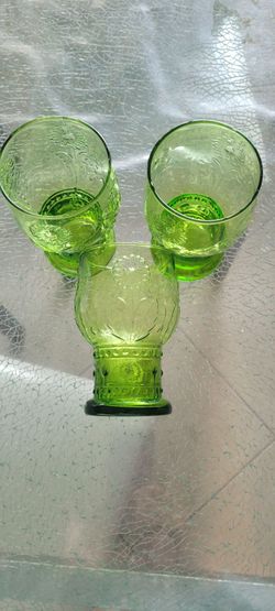 Anthropological Heliantbus Greenglass water goblets floral daisy glassware