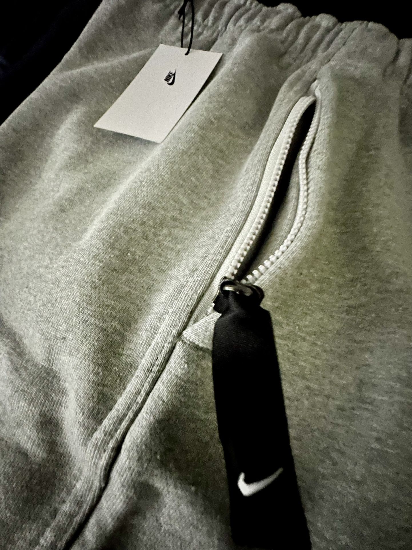 Nike - Solo Swoosh Fleece Shorts (Gray)