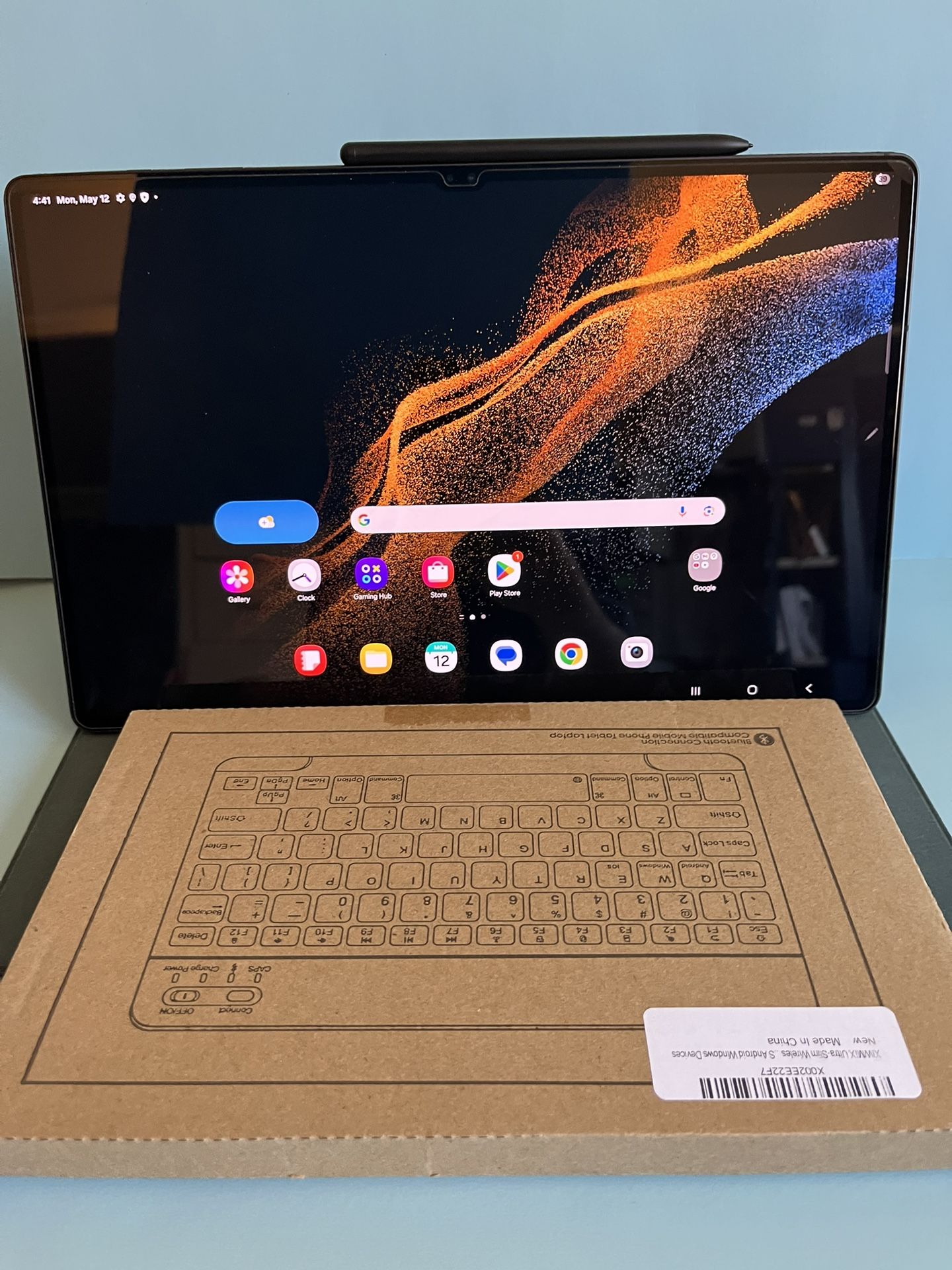 Samsung Galaxy Tab S8 Ultra (2022 Model) 256gb with keyboard, case & Stylus Pen