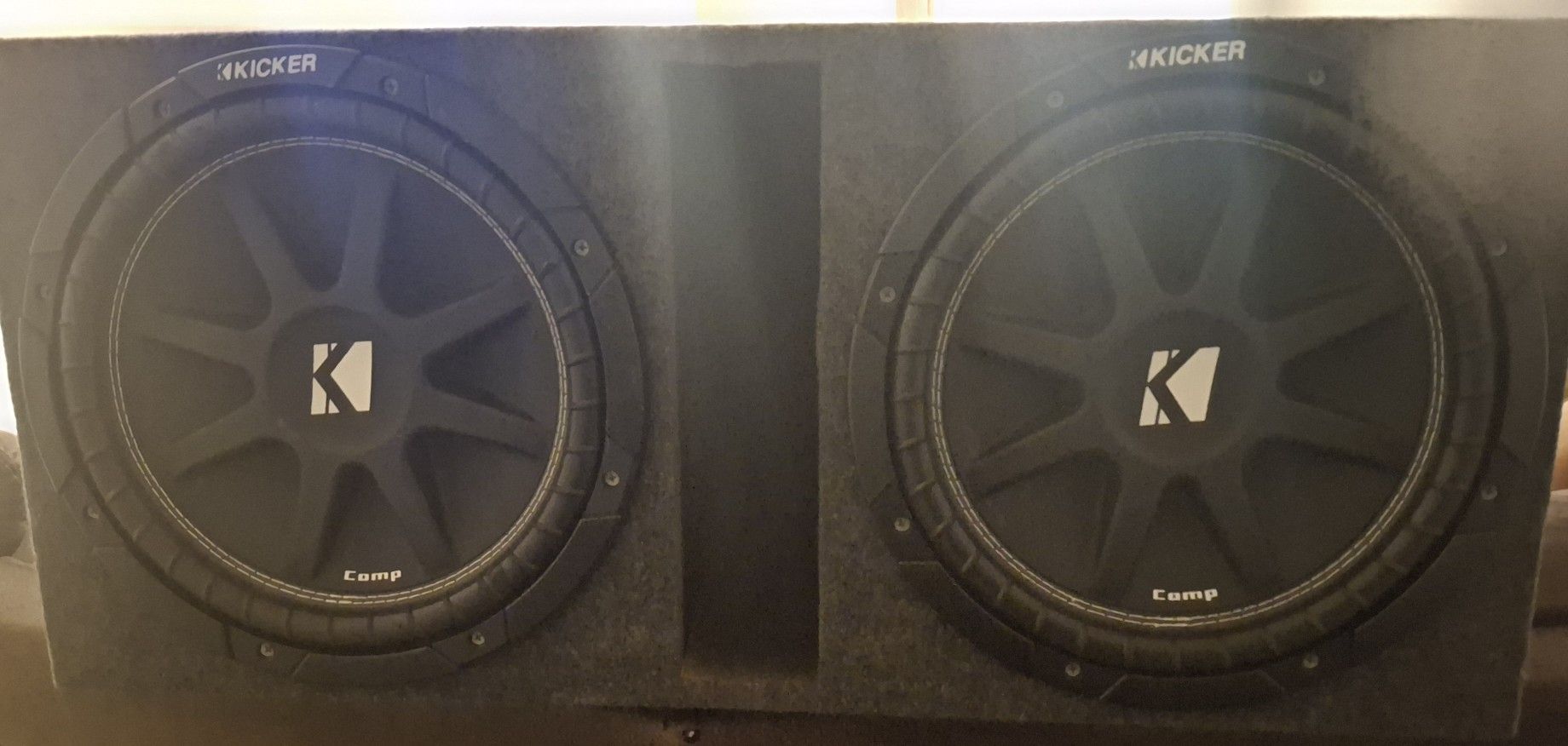 2 kicker comp 12s in box with amp