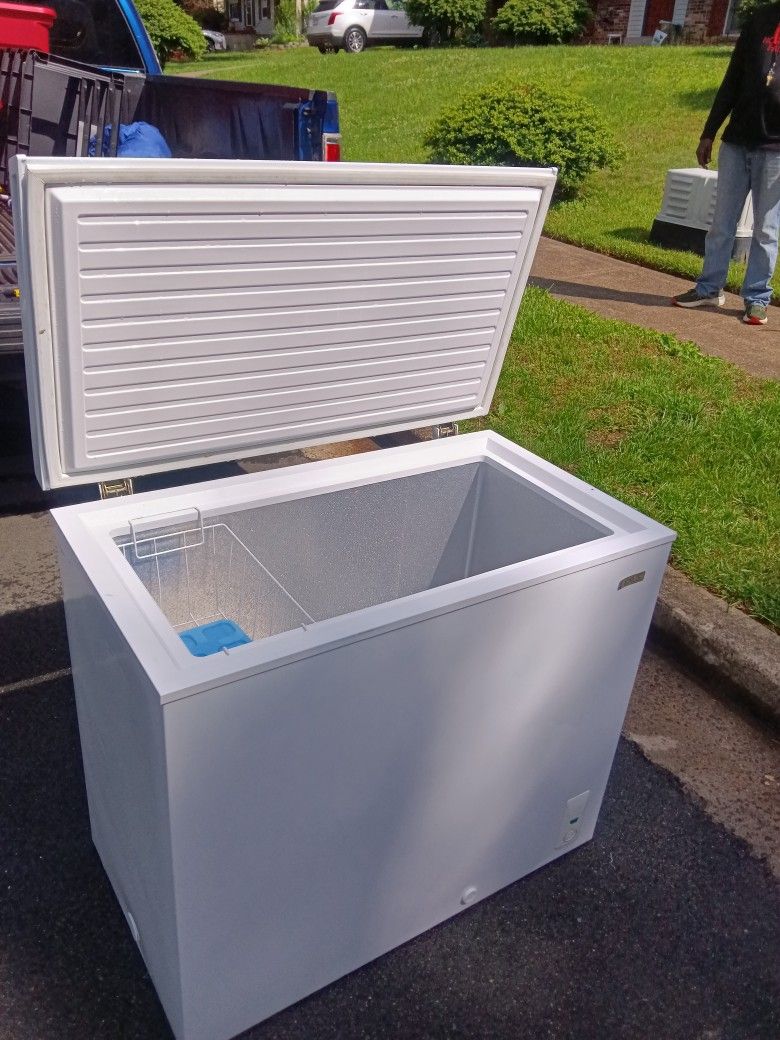 Freezer 37 Inches Wide By 33 In Tall