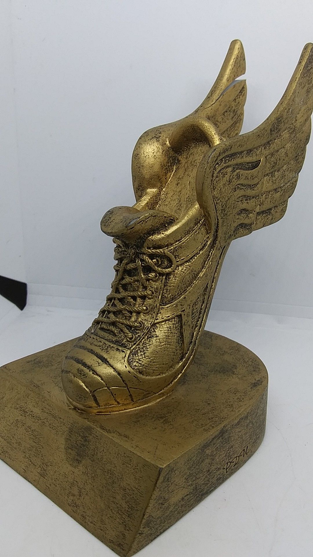 STATUE WINGED SHOE ADIDAS NIKE