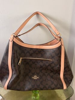 Coach Purse With Pink Original .