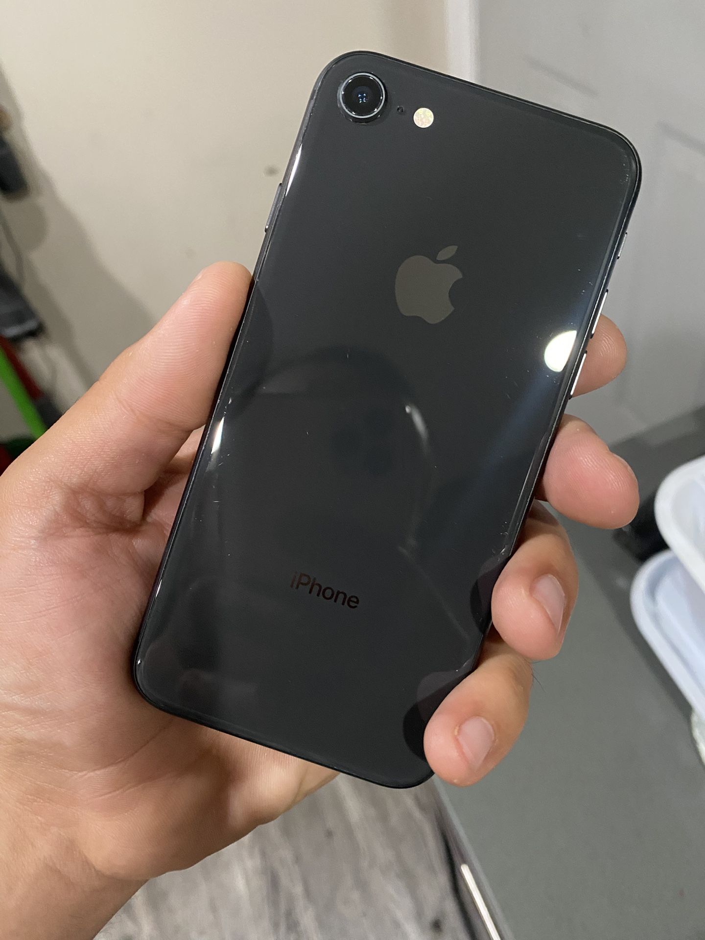 iPhone 8 64 GB liberado para cualquier compañía y país