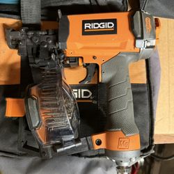 RIDGID Pneumatic Nailer + Bag