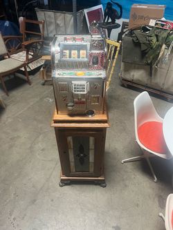 1920’s Mills gooseneck slot machine