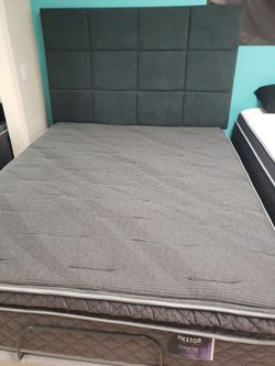 🚚 CLEARING OUT NEW King Mattresses – 20 Models on Display! 🌟 Brand New & In Plastic – Take Home Today for Just $39 down! 💥