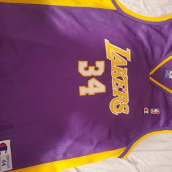 Lakers jersey size Large