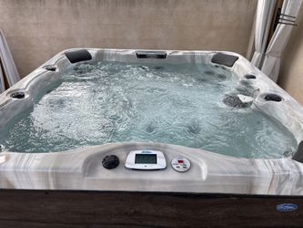 Hot Tub Jacuzzi Spa Cleaning