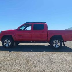 Tacoma 2005 Pre Runner 89k Miles