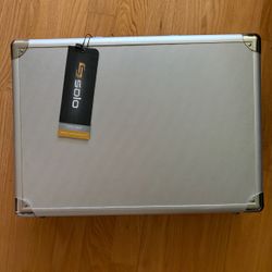 SOLO Pro 17.3" Attache Laptop Case New