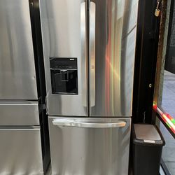 LG 30” French Door Refrigerator- Apartment Size