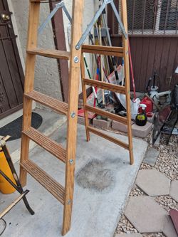 8 Foot Wooden Ladder