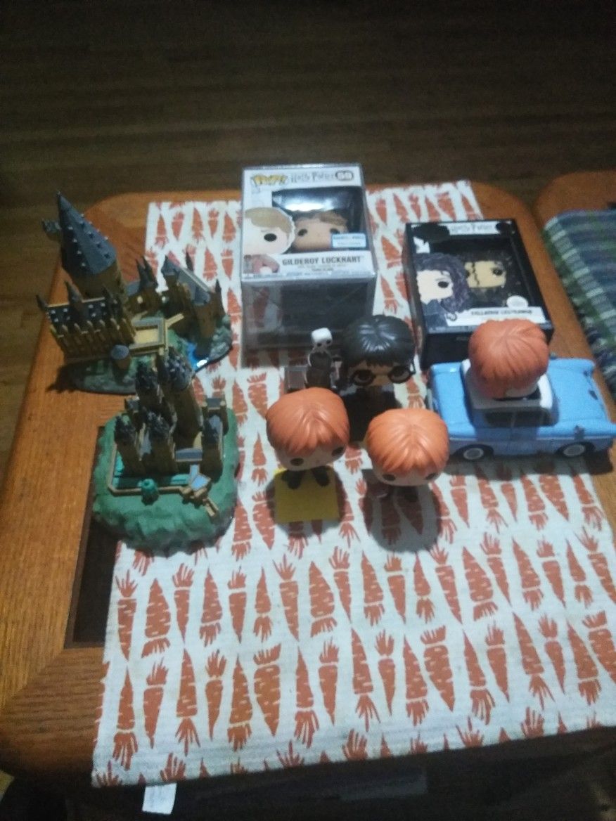 Lot Of Harry Potter Funko Pop. 8 Pcs Total Pop 59 Gilderoy Nib W/ Vinyl Protector Pin #12 Bellatrix, Ron Weasley W/ Howling (OBO)
