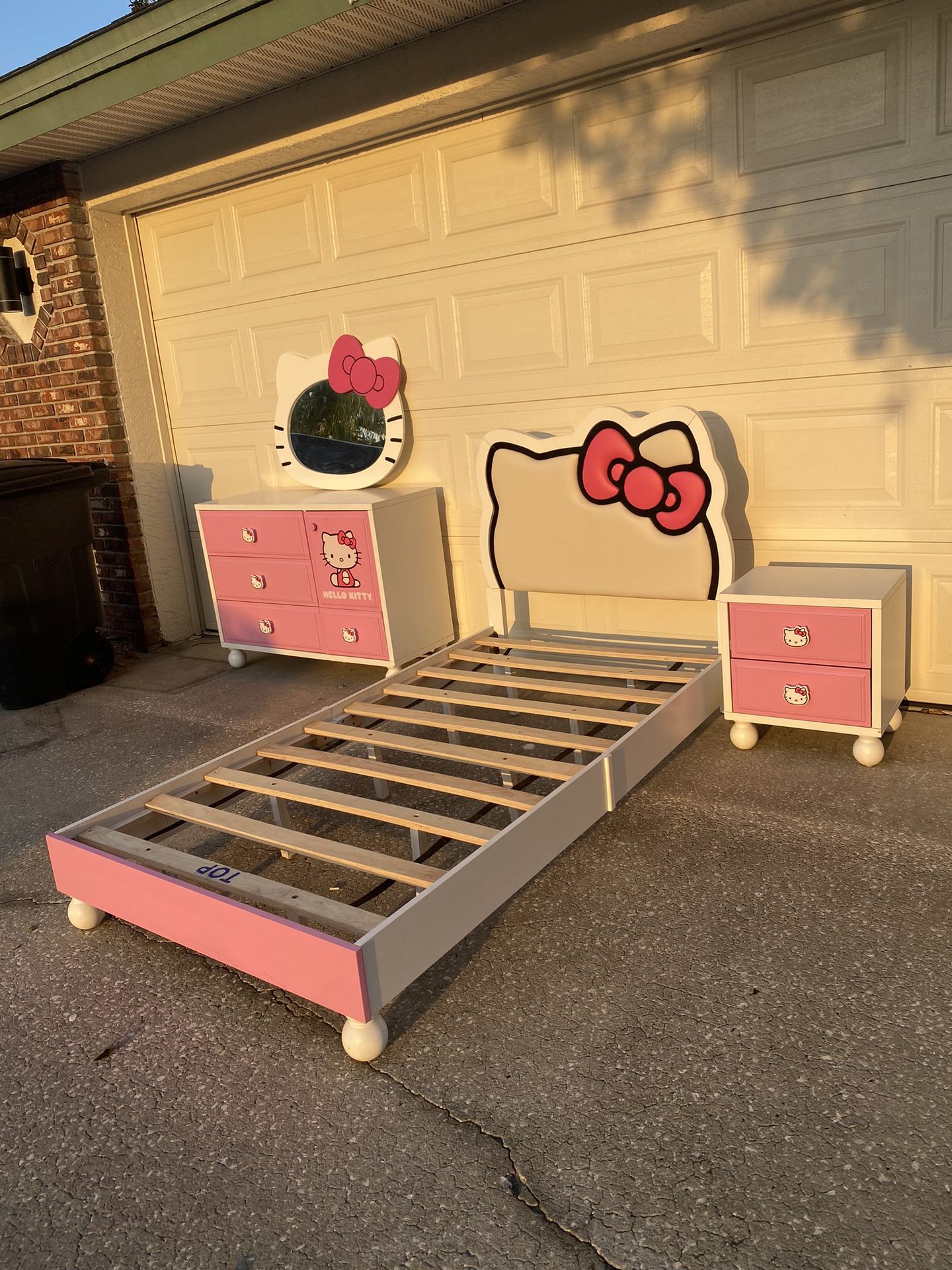 Hello Kitty Bedroom Decor for Sale in Lakeside, CA - OfferUp