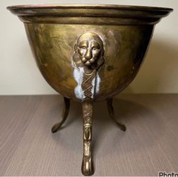 ANTIQUE BRASS FOR CONNOISSEUR 9” DIA LION HEAD & CLAW FEET VASE URN