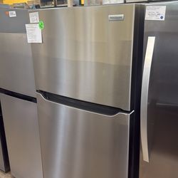 Frigidaire 30” refrigerator 20 cu ft