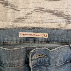 Ladies Levi Jeans
