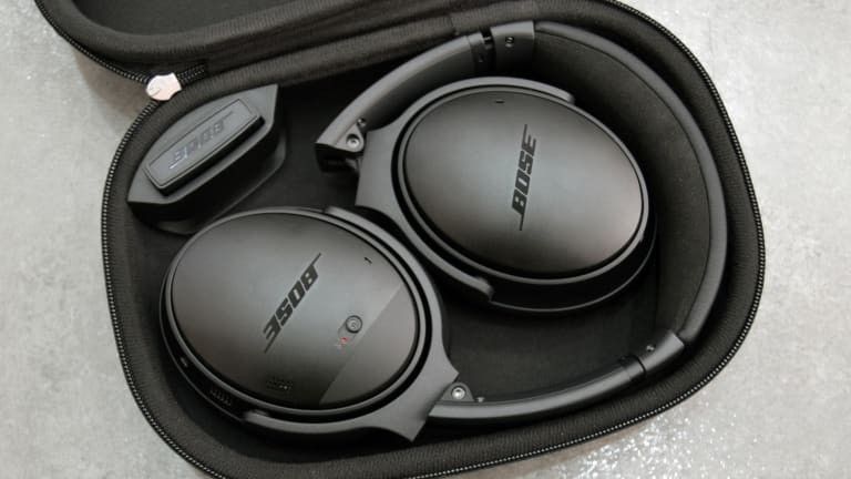 Bose Quiet Comfort 35 II Wireless Bluetooth Noise Canceling Headphones in Original BOX.