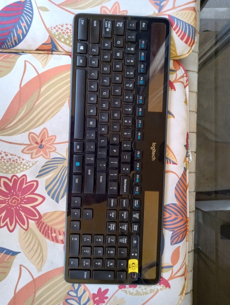 Logitech k750 Wireless Solar Keyboard