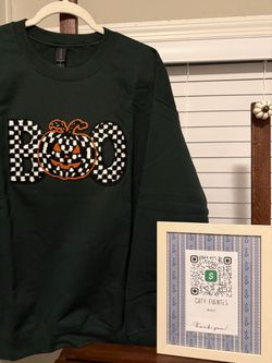 Chenille patch “BOO” sweatshirt dark green