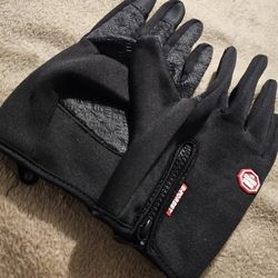  Gloves 