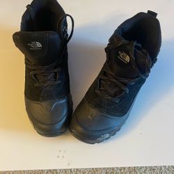 Men’s Snow Shoes. Unused. Size 9