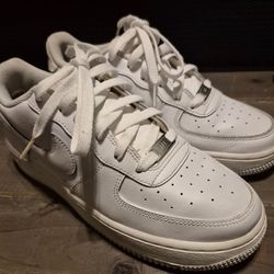W 8 / M 6.5Y Nike Air Force Ones