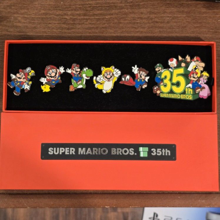Super Mario 35th Anniversary pinset. #2