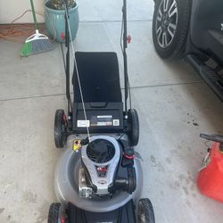 Murray 21 in. 140 cc Briggs and Stratton Walk Behind Gas Push Lawn Mower with Height Adjustment and with Mulch Bag