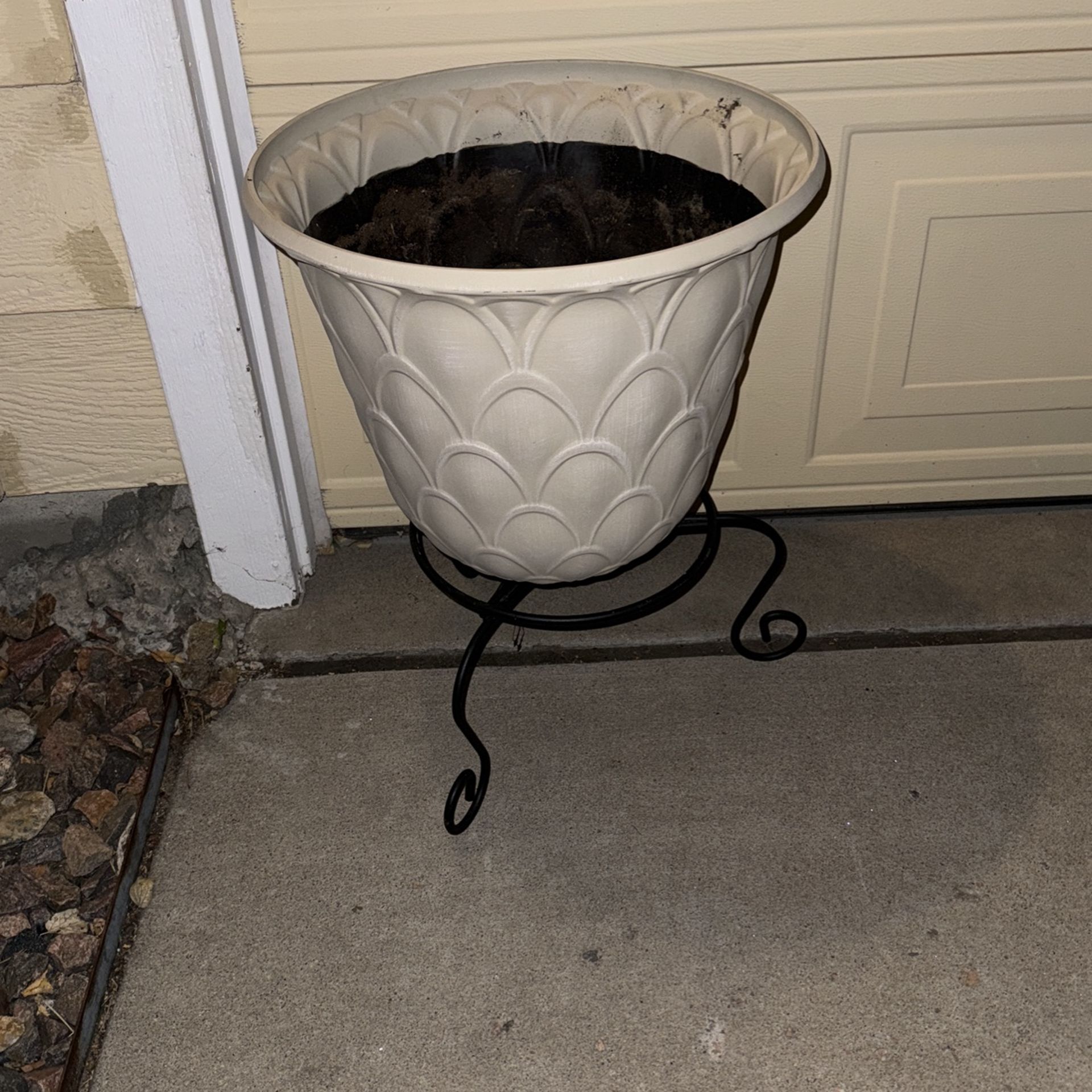 Flower Pot w/ Stand 
