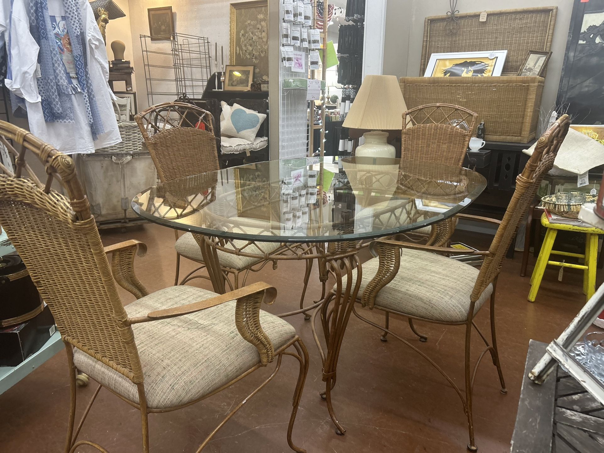 Elegant Glass Table + Display Items – 30% OFF Summer Promo
