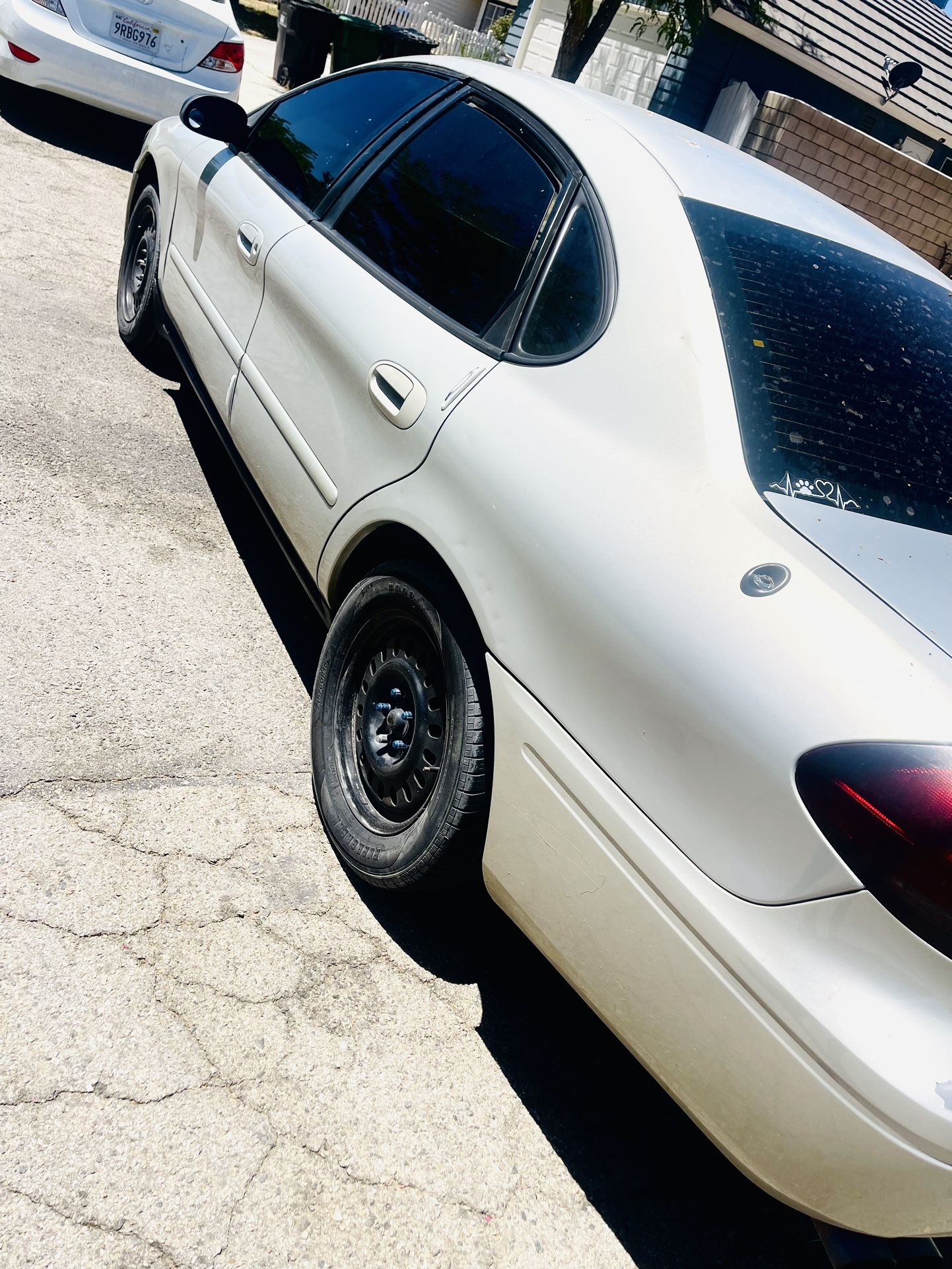 2004 Ford Taurus