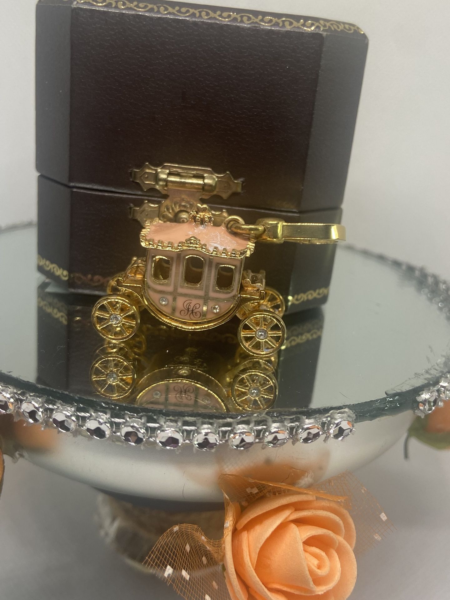 The Límited Edition Princess Pink Carriage Charm Bracelet by Juicy Couture is a stunning accessory perfect for special occasions like engagements, wed