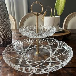 Beautiful glass kitchen wear/pastry holder