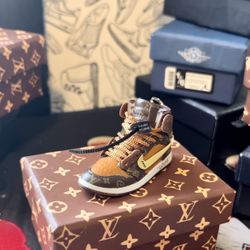 Nike Air Jordan Louie LV Keychain High Quality With Box And Jordan Shoe Gift Bag 